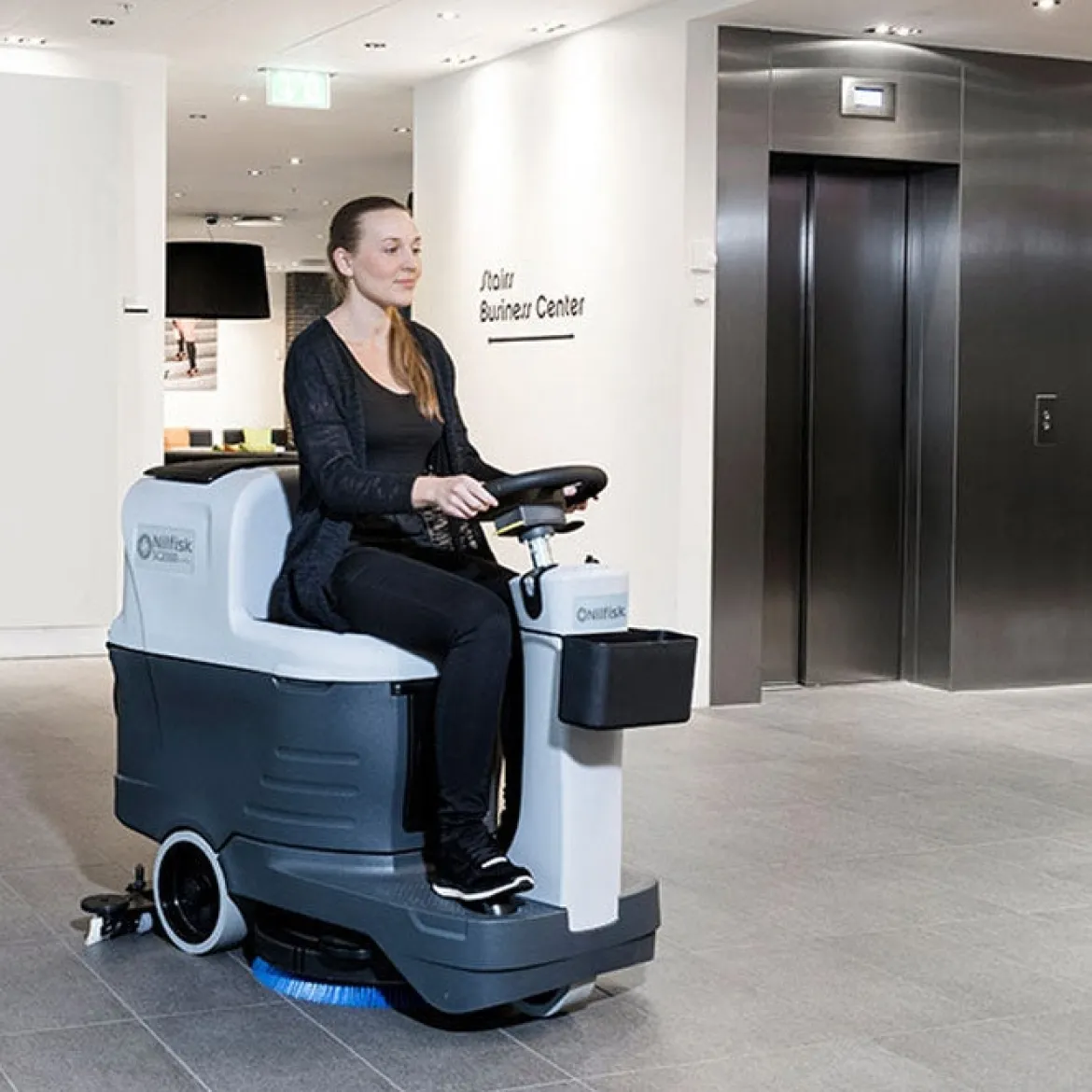 Advance® SC2000™ 20" Compact Ride-on Floor Scrubber w/ Pad Drivers - 18.5 Gallons