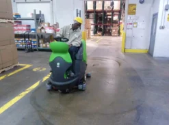 IPC Eagle CT160 Automatic Rider Floor Scrubber w/ Brushes (32" Scrub Deck) - 39 Gallons