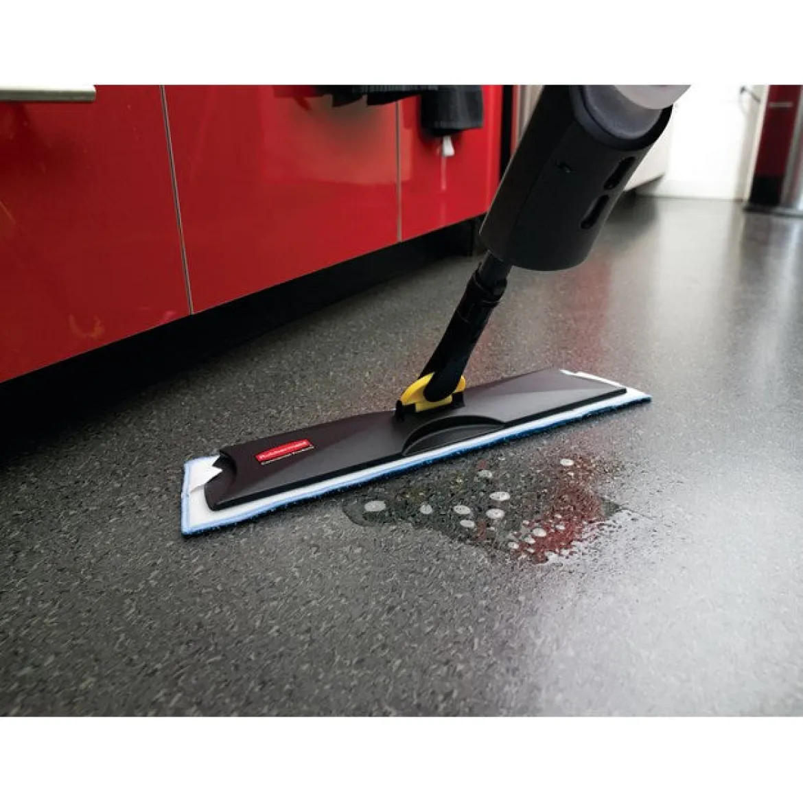 Rubbermaid® Lightweight 18" Commercial Spray Mop w/ 15 oz Tank