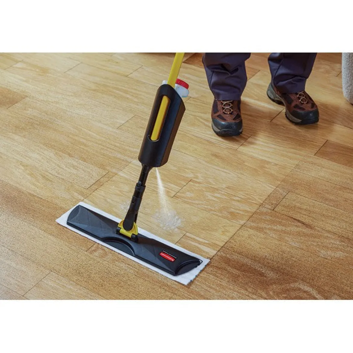Rubbermaid® Lightweight 18" Commercial Spray Mop w/ 15 oz Tank