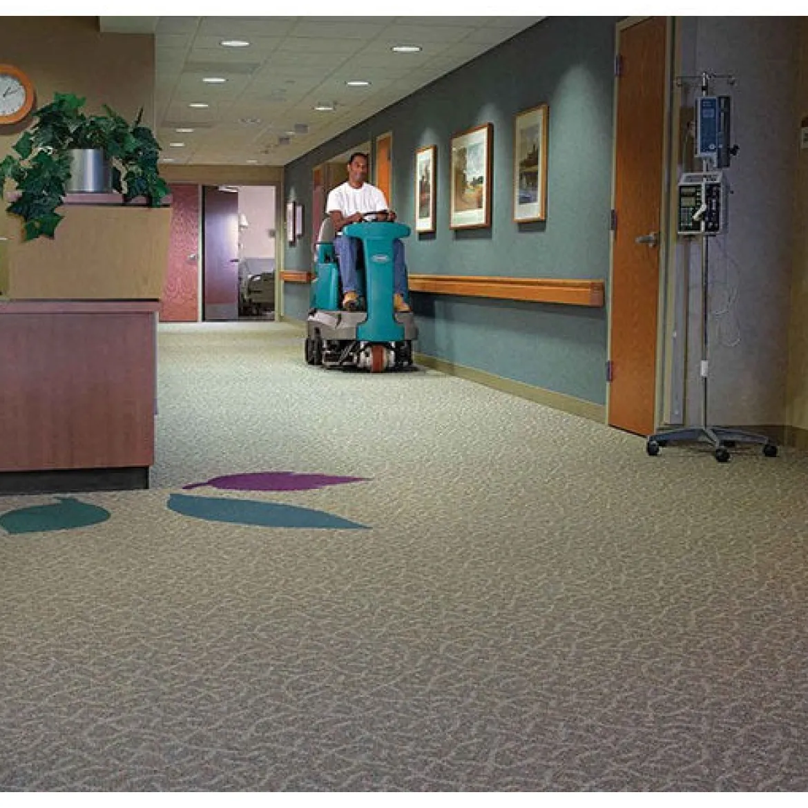 Tennant® R14 Rider Self-Contained Carpet Cleaning Extractor (32 Gallons) - 28" Head